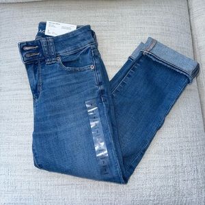 NEW WITH TAGS American Eagle Next Level Stretch Artist Crop Capri Jeans - SHORT